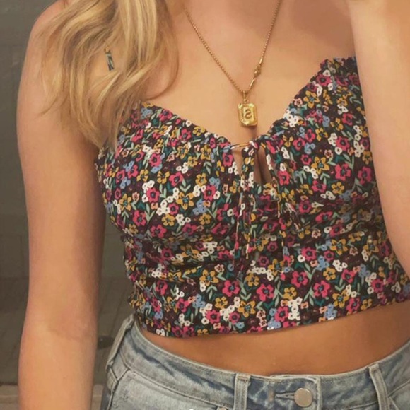 Floral Top Vanilla Sky flower top. - Picture 3 of 3